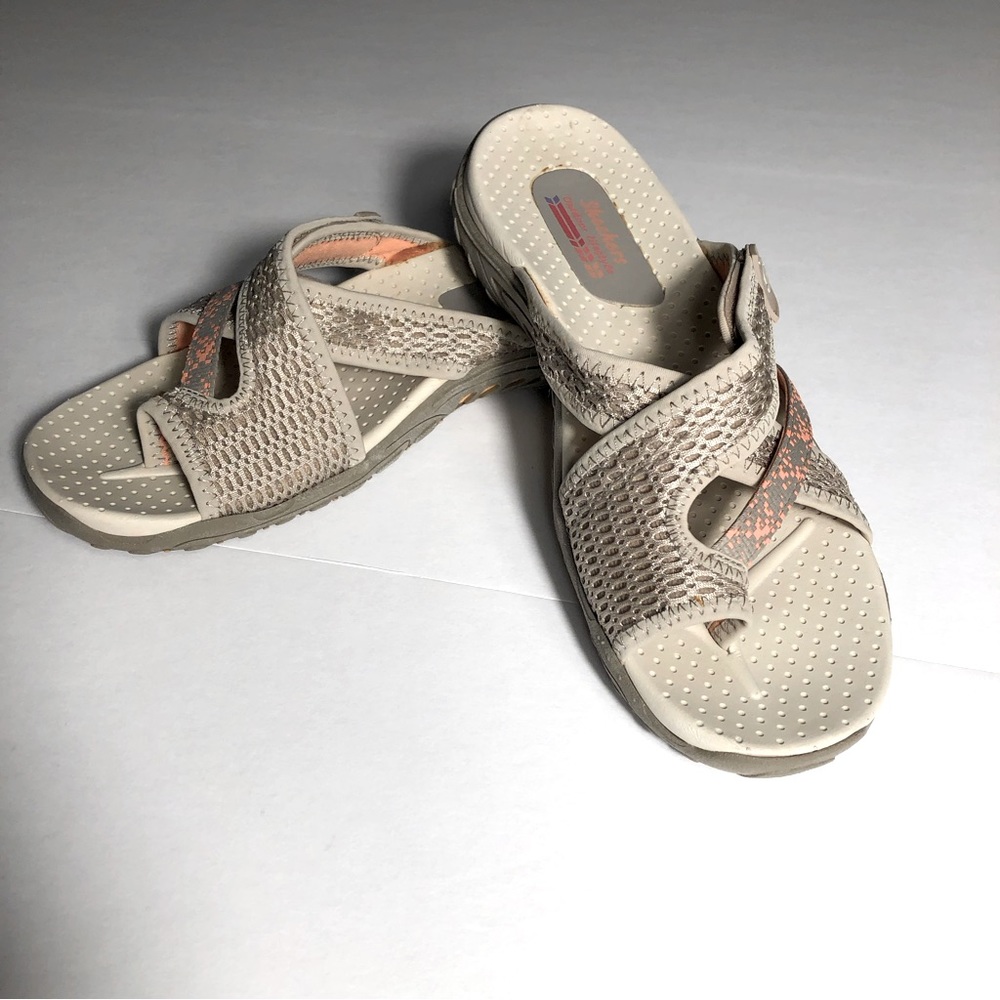Skechers women’s reggaes sandal.